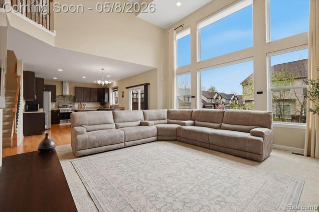 1114 Wales Drive, Lake Orion, MI 48359