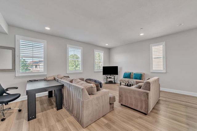 1083 Yucca Dr, El Dorado Hills, CA 95762