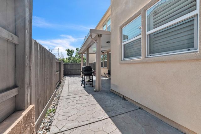 1083 Yucca Dr, El Dorado Hills, CA 95762