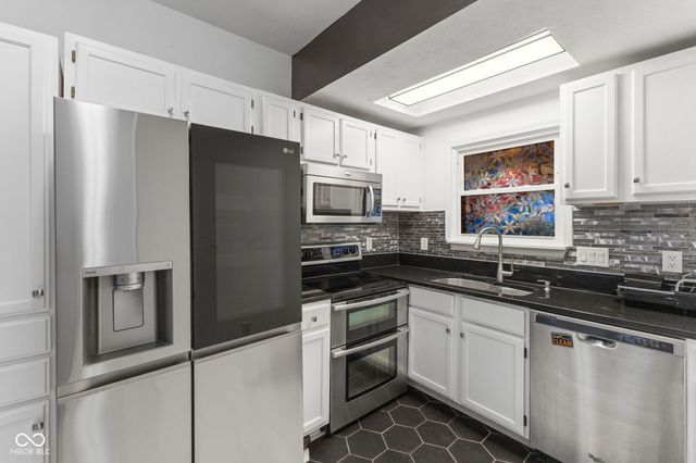 11115 Hunters Boulevard, Indianapolis, IN 46235