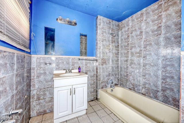 521 CENTER Way, El Paso, TX 79915