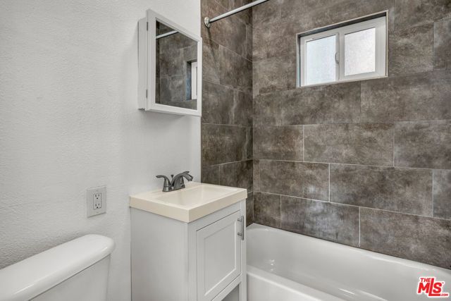 300 Patton Street, Los Angeles, CA 90026