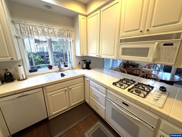 542 Lakefair Pl N, Keizer, OR 97303