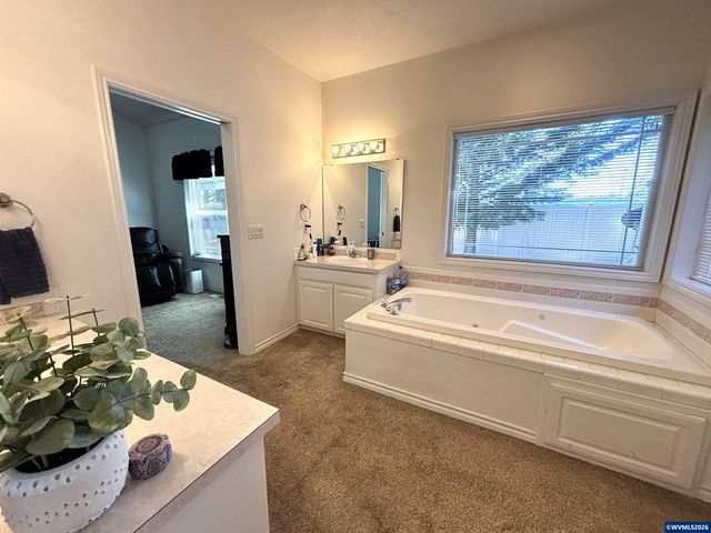 542 Lakefair Pl N, Keizer, OR 97303
