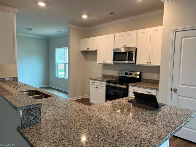 629 Cam Circle, High Point, NC 27265