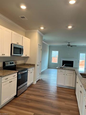 629 Cam Circle, High Point, NC 27265