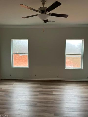 629 Cam Circle, High Point, NC 27265