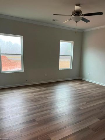 629 Cam Circle, High Point, NC 27265