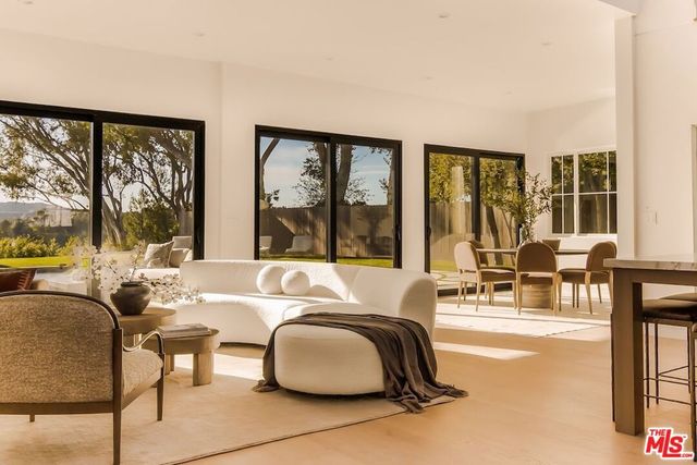 2179 Linda Flora Drive, Los Angeles, CA 90077