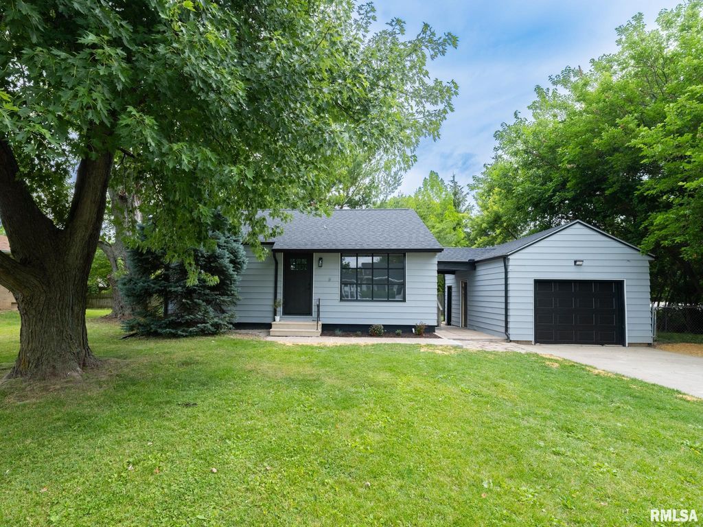 622 W HAWLIETTE Court, Peoria, IL 61614
