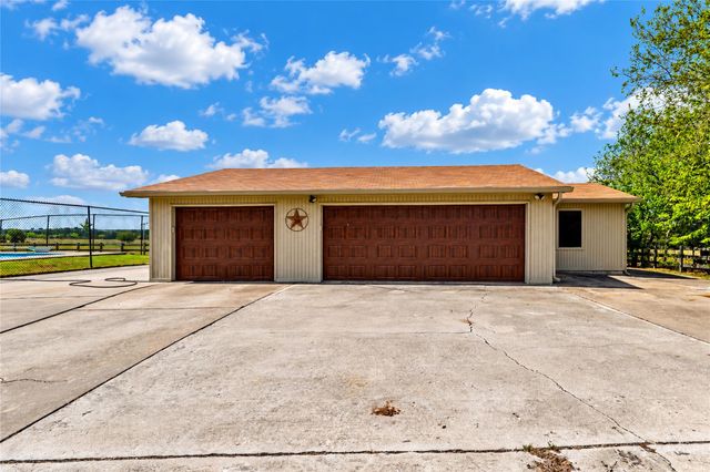 2750 County Road 100, Hutto, TX 78634