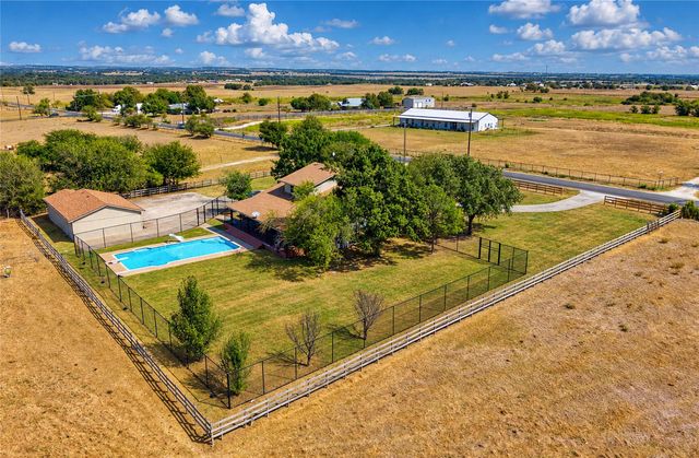 2750 County Road 100, Hutto, TX 78634