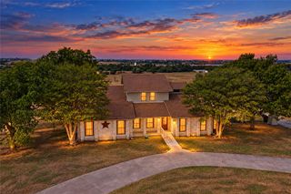 2750 County Road 100, Hutto, TX 78634