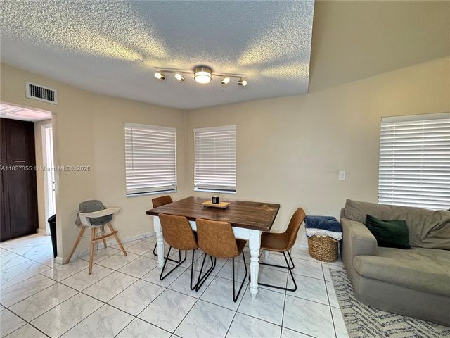 11236 SW 11 ST, Pembroke Pines, FL 33025