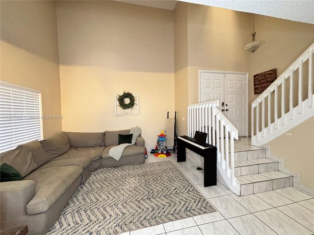 11236 SW 11 ST, Pembroke Pines, FL 33025
