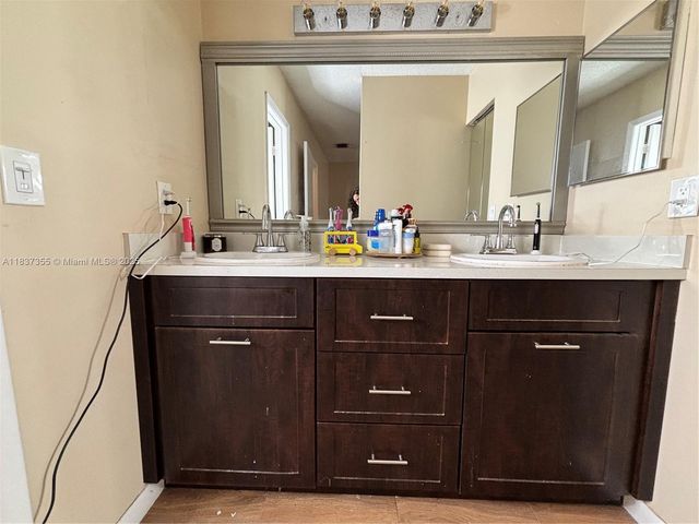 11236 SW 11 ST, Pembroke Pines, FL 33025