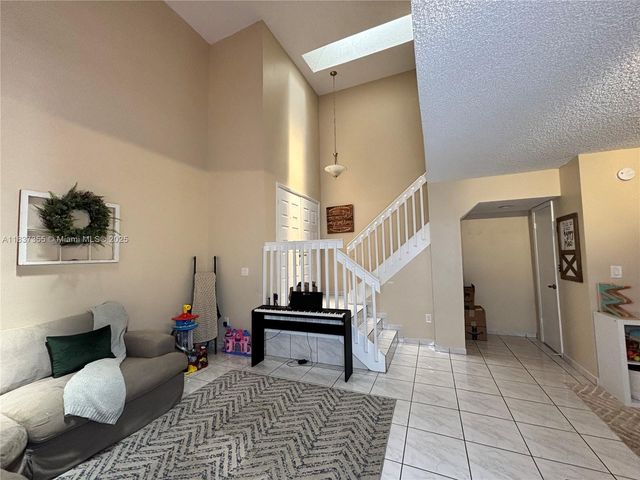 11236 SW 11 ST, Pembroke Pines, FL 33025