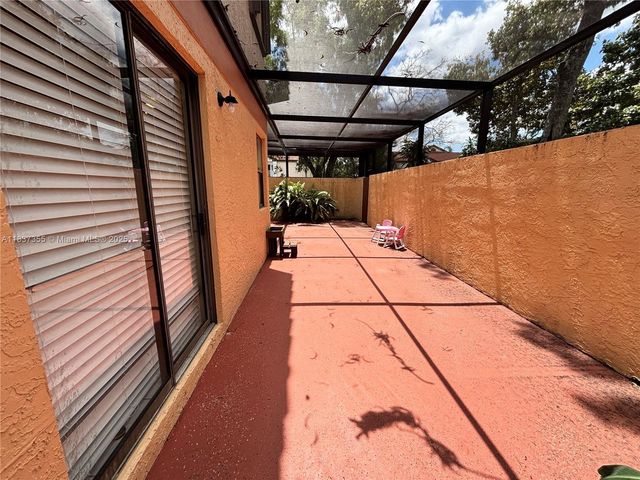 11236 SW 11 ST, Pembroke Pines, FL 33025