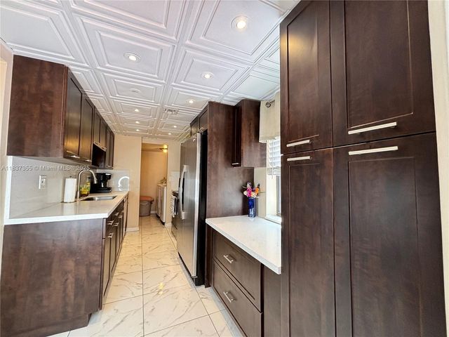 11236 SW 11 ST, Pembroke Pines, FL 33025