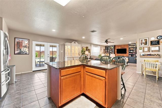 212 Cheyenne Drive, Waxahachie, TX 75165