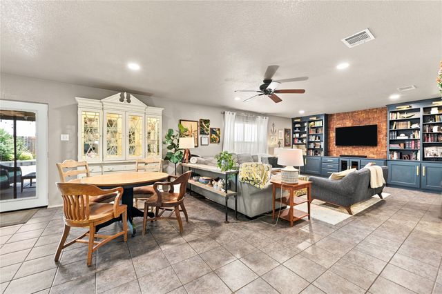 212 Cheyenne Drive, Waxahachie, TX 75165