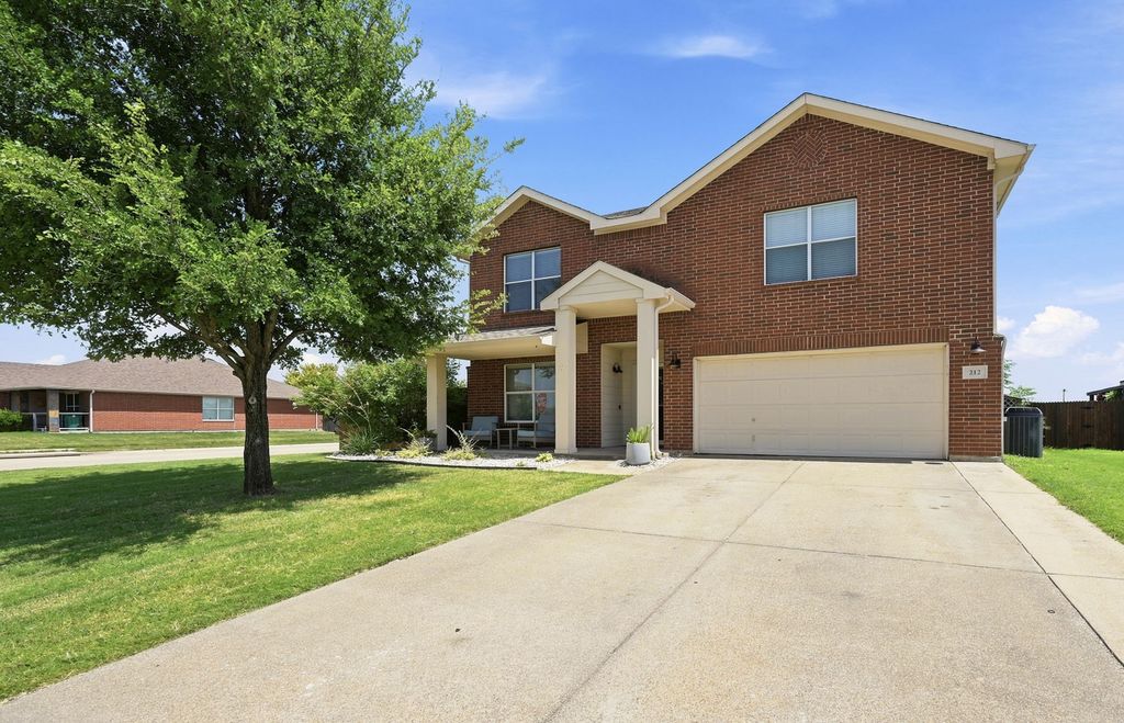 212 Cheyenne Drive, Waxahachie, TX 75165