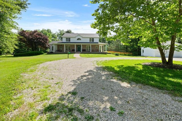 4 Hahn Estate Road, Winfield, MO 63389