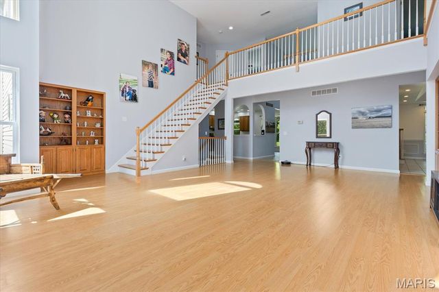 4 Hahn Estate Road, Winfield, MO 63389