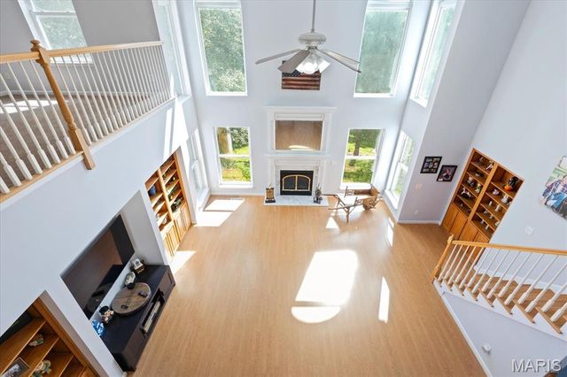 4 Hahn Estate Road, Winfield, MO 63389