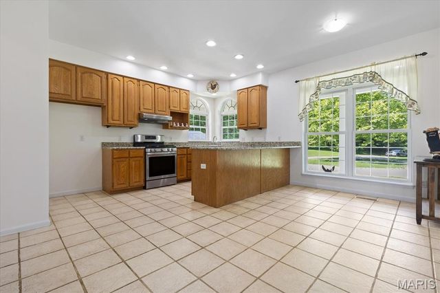 4 Hahn Estate Road, Winfield, MO 63389