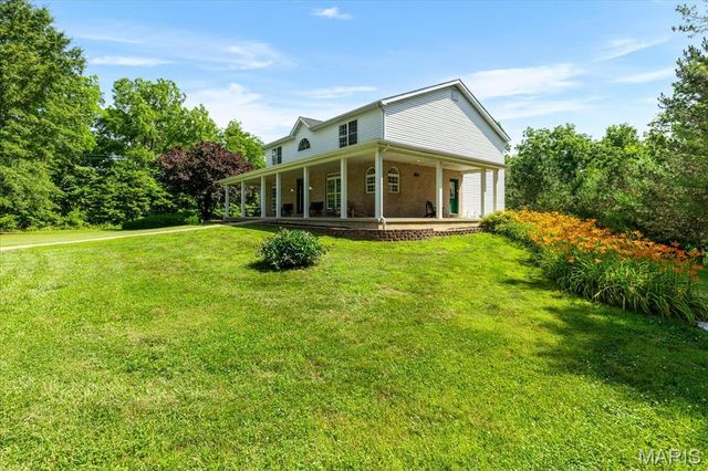 4 Hahn Estate Road, Winfield, MO 63389