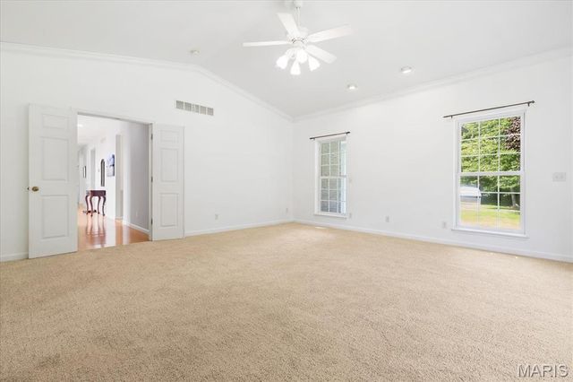 4 Hahn Estate Road, Winfield, MO 63389
