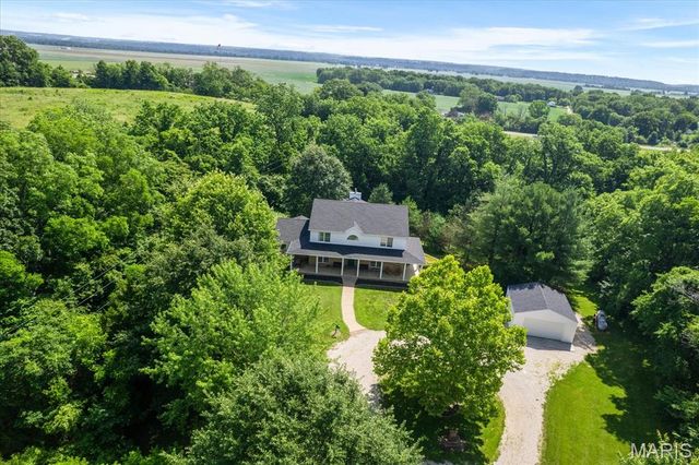 4 Hahn Estate Road, Winfield, MO 63389