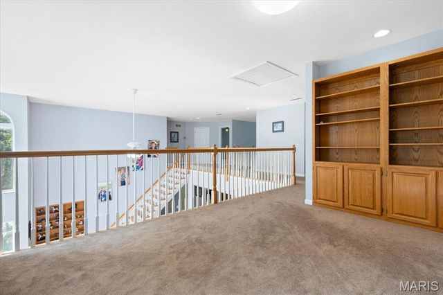 4 Hahn Estate Road, Winfield, MO 63389