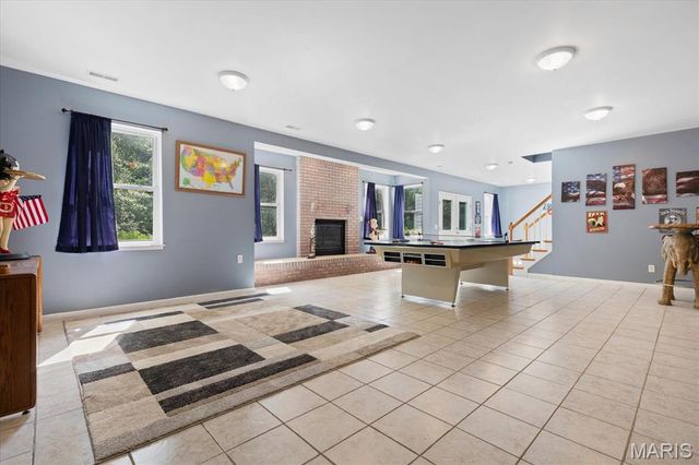 4 Hahn Estate Road, Winfield, MO 63389