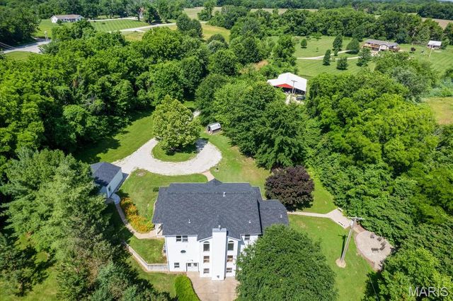 4 Hahn Estate Road, Winfield, MO 63389