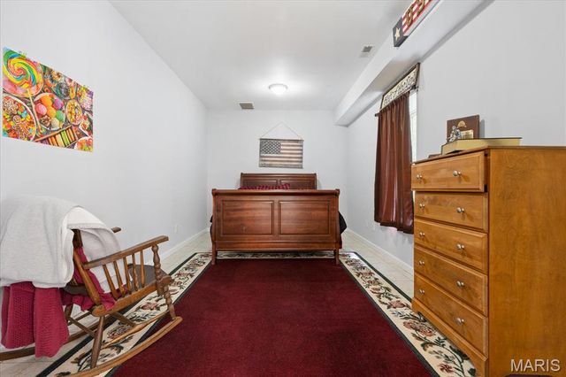 4 Hahn Estate Road, Winfield, MO 63389