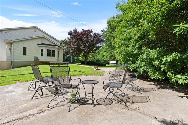 4 Hahn Estate Road, Winfield, MO 63389