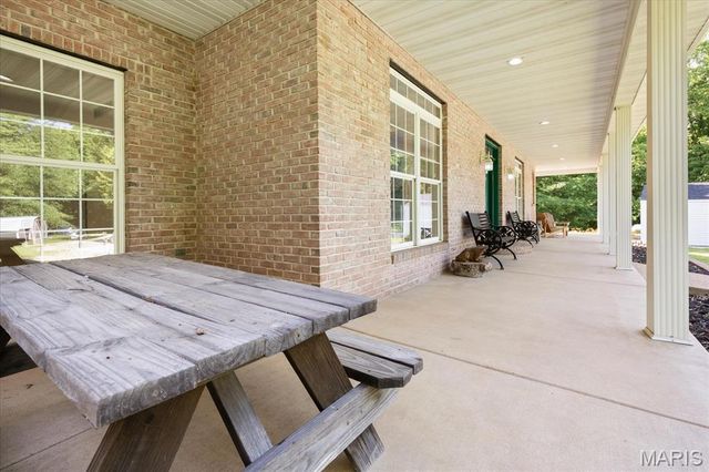 4 Hahn Estate Road, Winfield, MO 63389