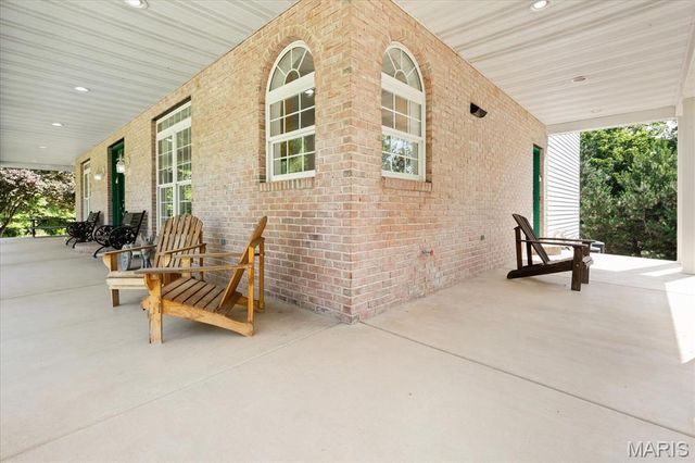 4 Hahn Estate Road, Winfield, MO 63389