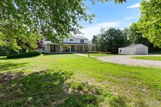 4 Hahn Estate Road, Winfield, MO 63389