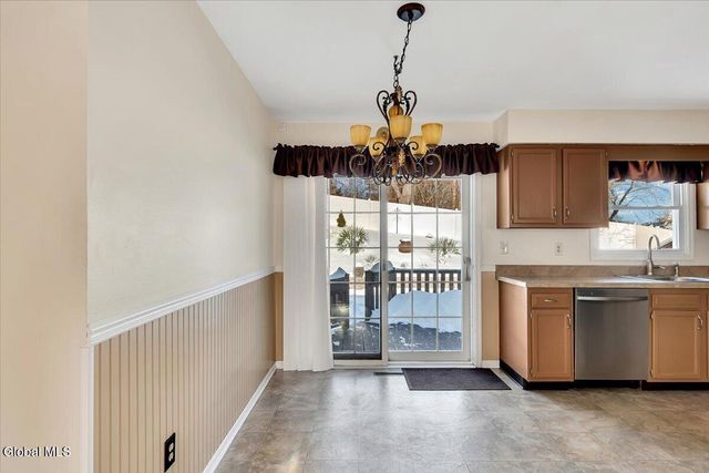 27 Lois Court, Colonie, NY 12205