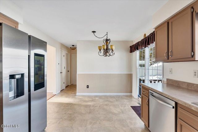 27 Lois Court, Colonie, NY 12205