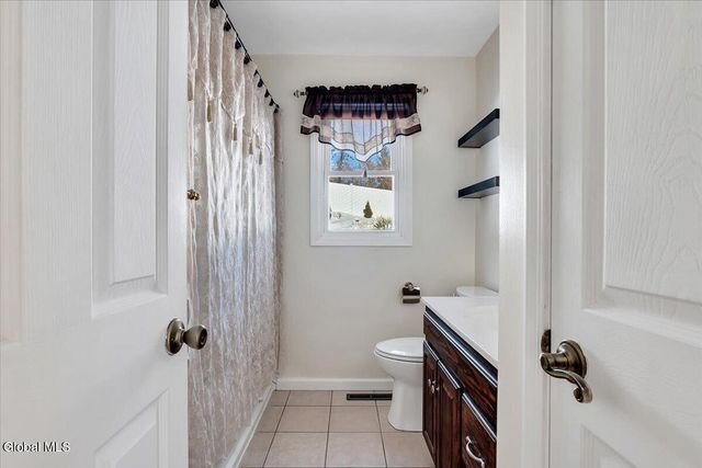 27 Lois Court, Colonie, NY 12205