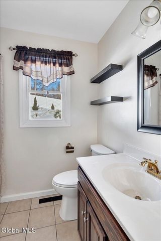 27 Lois Court, Colonie, NY 12205