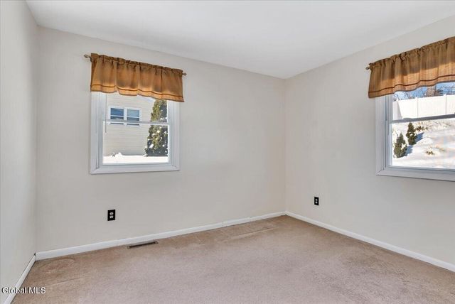 27 Lois Court, Colonie, NY 12205