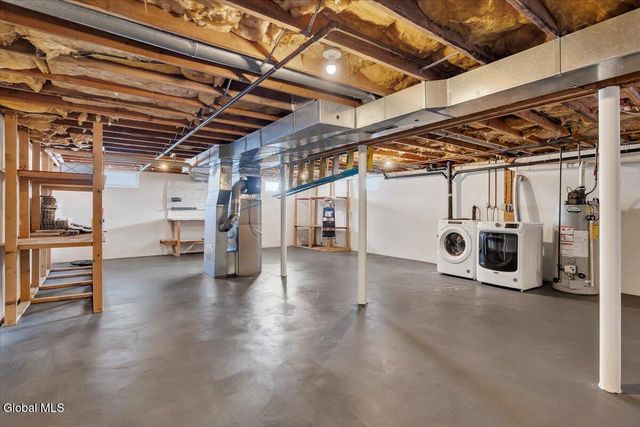 27 Lois Court, Colonie, NY 12205