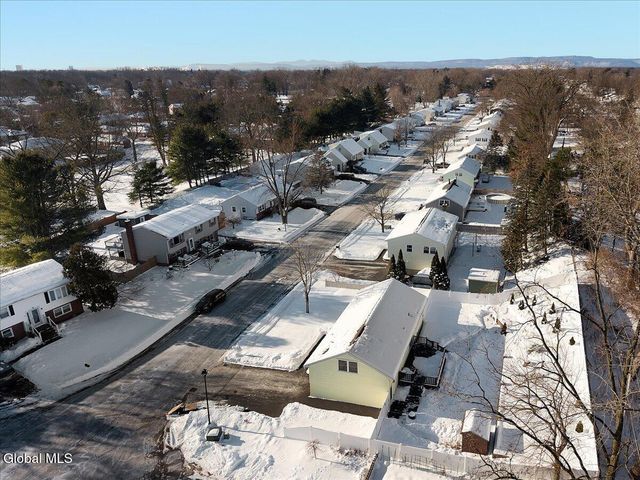 27 Lois Court, Colonie, NY 12205