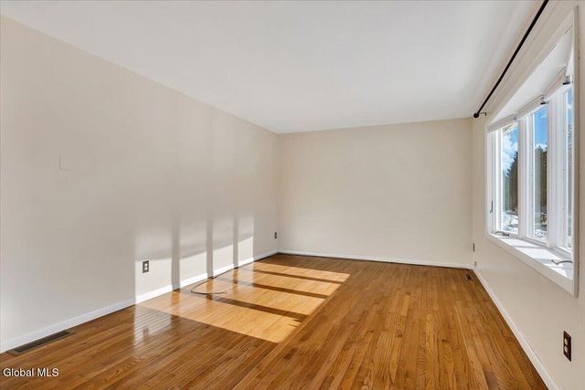 27 Lois Court, Colonie, NY 12205