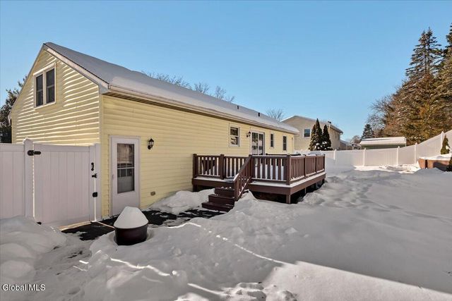 27 Lois Court, Colonie, NY 12205